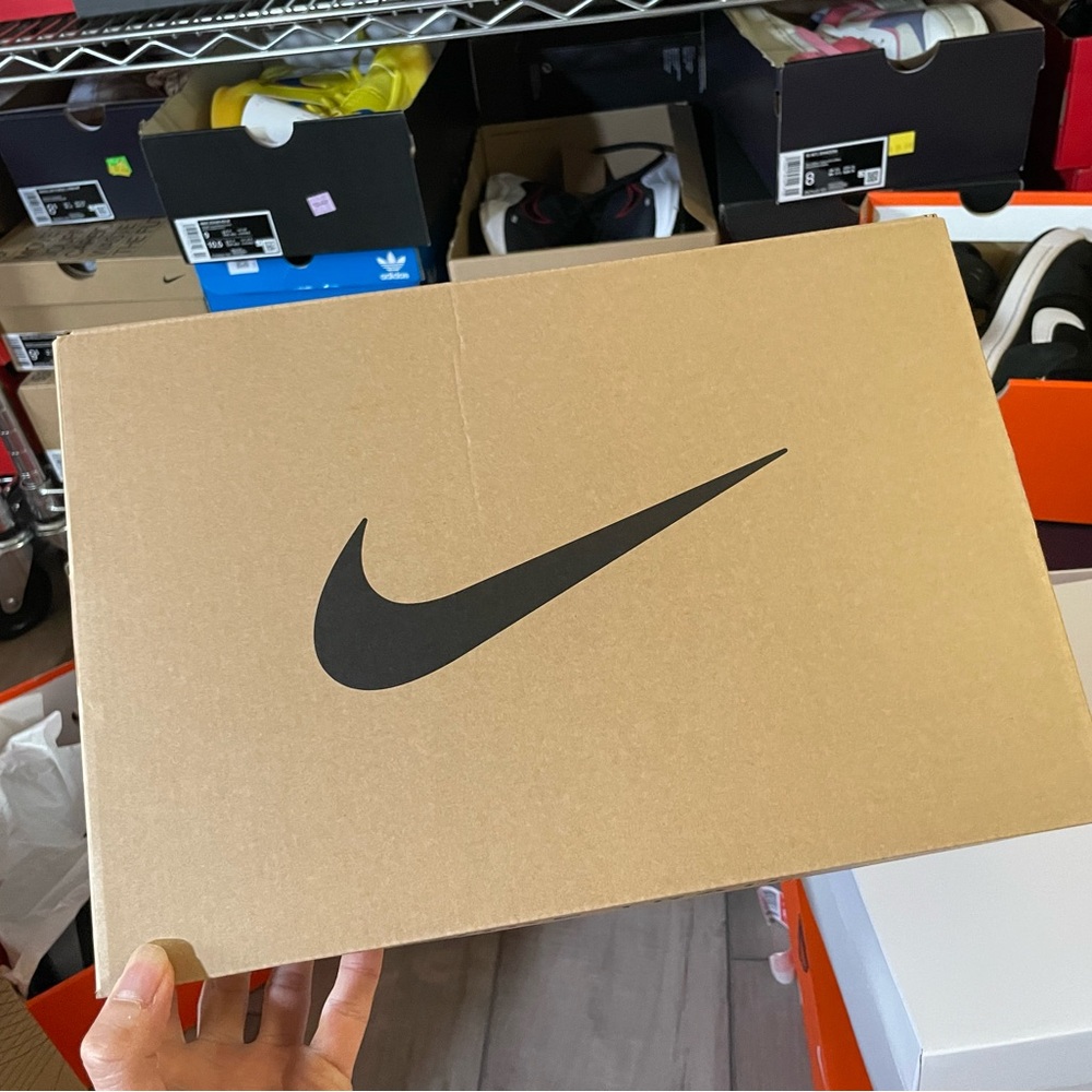 ⭐️⭐️ Nike empty boxes (trail) fit up to men’s 12. Limited amount.